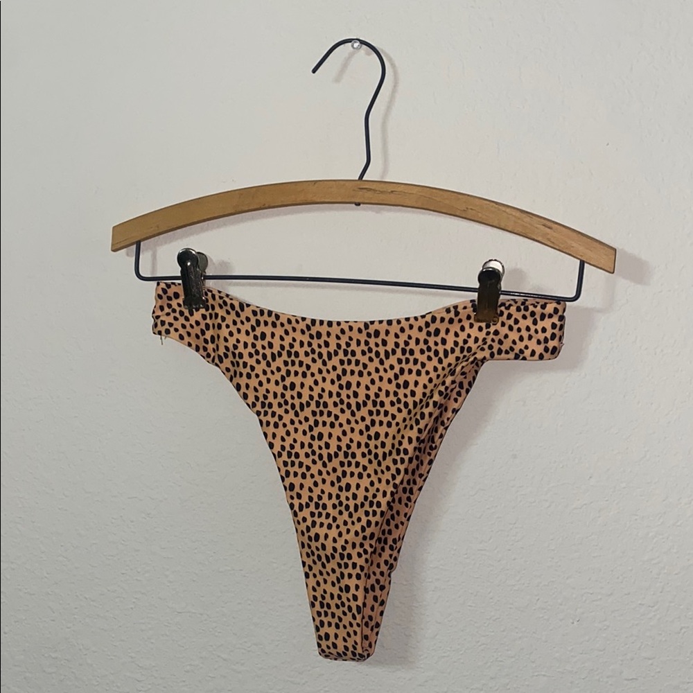 🎈Brown leopard bikini bottoms size 6!